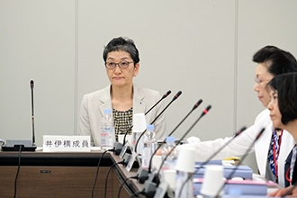 検討会に出席する井伊副会長