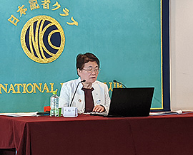 日本記者クラブでの福井会長の記者会見の様子