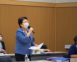 あいさつする福井会長の画像