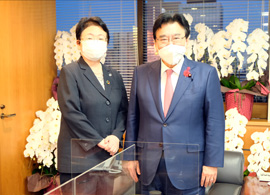 後藤厚生労働大臣と福井会長の写真
