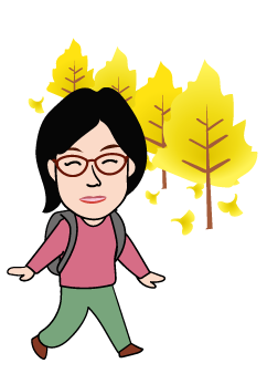 銀杏の木を横目に紅葉に向かう田母神理事