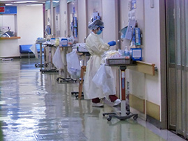 救急病棟を転用した新型コロナウイルス感染症中等症患者用病棟の様子