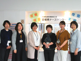 愛媛県ナースセンターのスタッフ画像（右から3番目が立川さん）